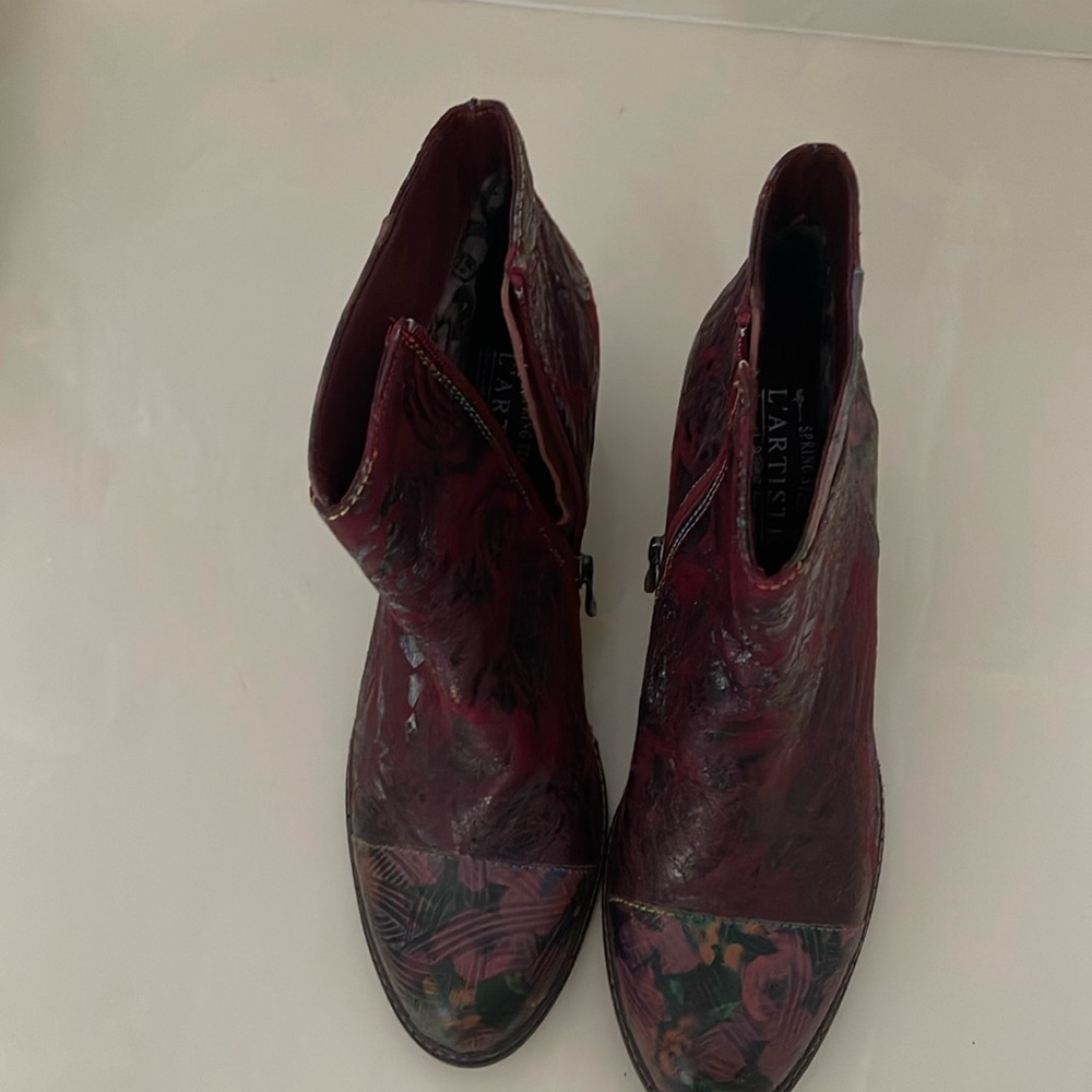 Gently worn L`ARTISTE multicolored booties